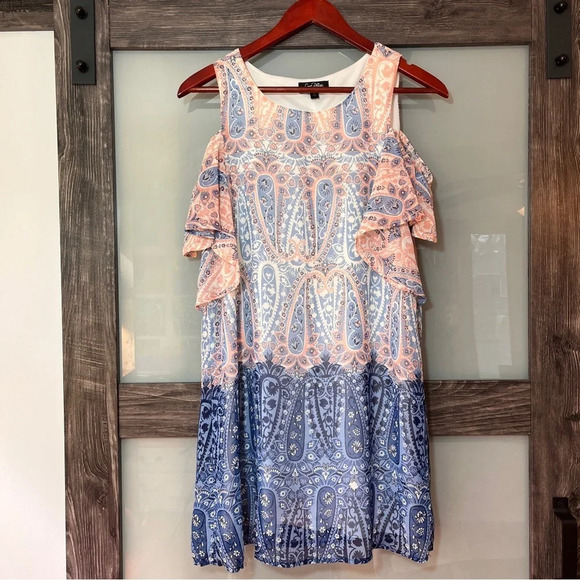 Love Reign Dresses & Skirts - Love Reign Boho Paisley Peekaboo Shoulder Mini Dress Women’s Size M